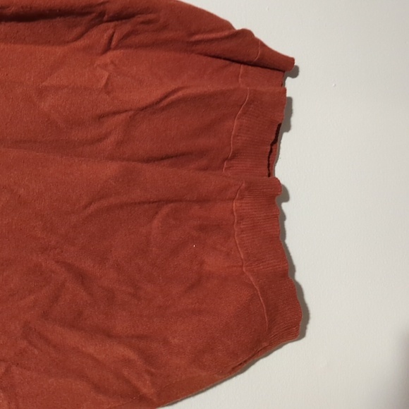 Marked‎ sweater small - Picture 4 of 9